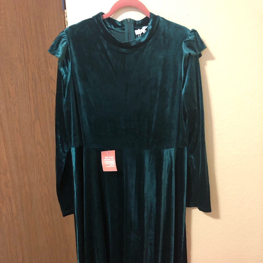 Ivy City Co emerald green velvet dress - Picture 3 of 7